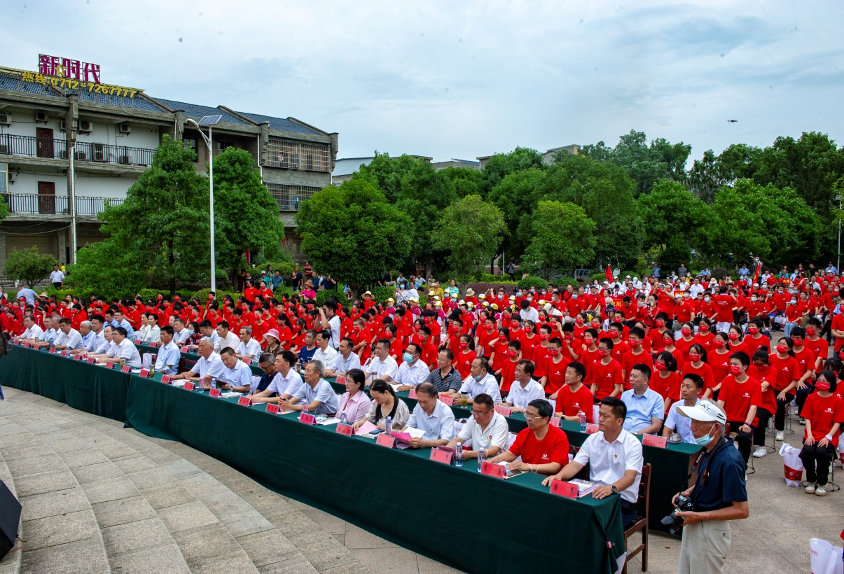 孝感市关工委第九星空体育app登录入口届青少年“孝行夏令营”游基地学党史活动纪实(图2)