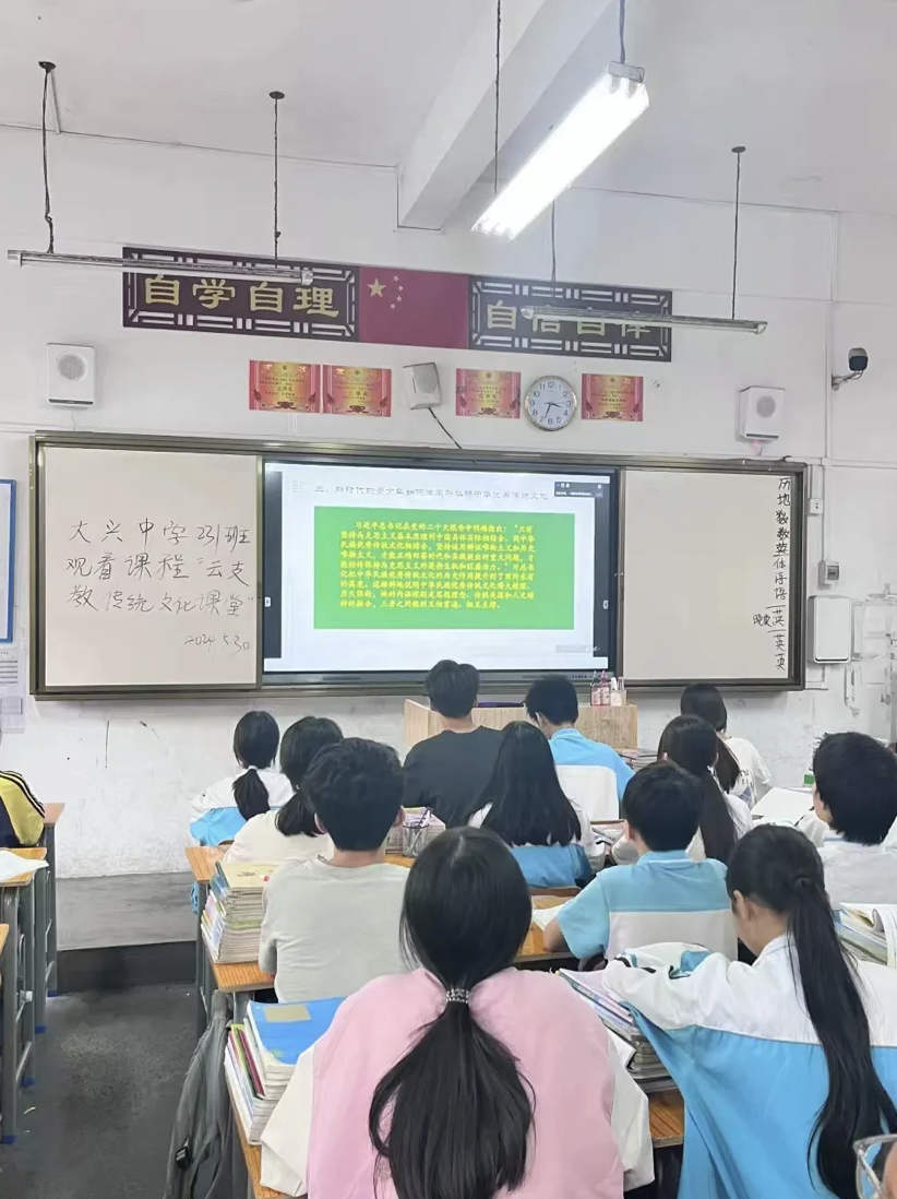 国务院国资委有色金属离退休干部局组织离退休干部为广西都安瑶族自治
